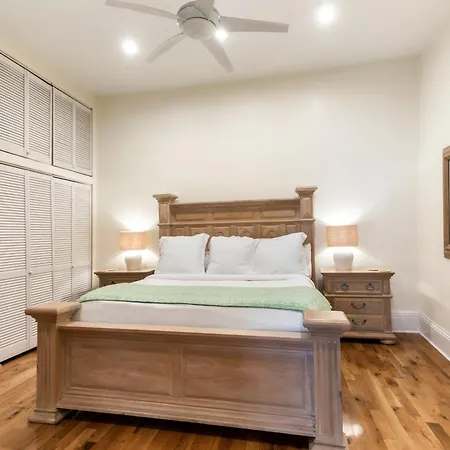 Apartment Spacious 3br Downtown In