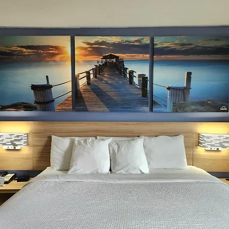 Hotel Days By Wyndham Pontchartrain 3*