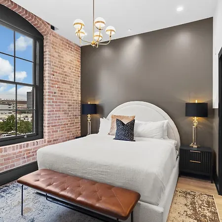 Beautiful Downtown 2 Bedroom 2 Bath 3 Blocks From Superdome Or Parade Route Hotel New Orleans