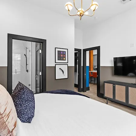 Hotel Beautiful Downtown 2 Bedroom 2 Bath 3 Blocks From Superdome Or Parade Route
