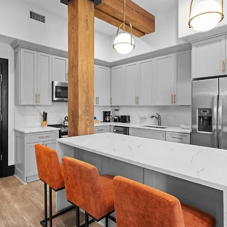 Hotel Beautiful Downtown 2 Bedroom 2 Bath 3 Blocks From Superdome Or Parade Route