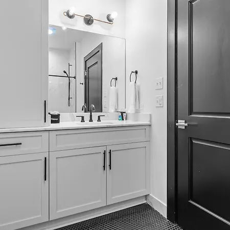 Downtown 2br Queen Sleeper Sofa Near Superdome And Parade Route Hotel *