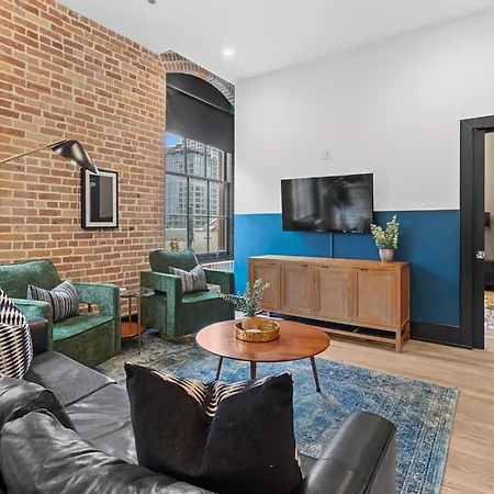 Hotel Beautiful Downtown 2 Bedroom 2 Bath 3 Blocks From Superdome Or Parade Route