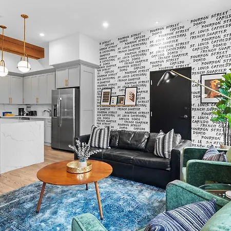 Beautiful Downtown 2 Bedroom 2 Bath 3 Blocks From Superdome Or Parade Route * New Orleans