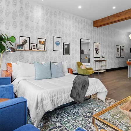 Downtown 2br Queen Sleeper Sofa Near Superdome And Parade Route Hotel