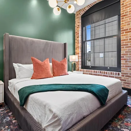 Steps From Dome Spacious 2 Br2ba Wqueen Sleeper Sofa Perfect For Up To 6 Guests Amenities Galore Hotel New Orleans