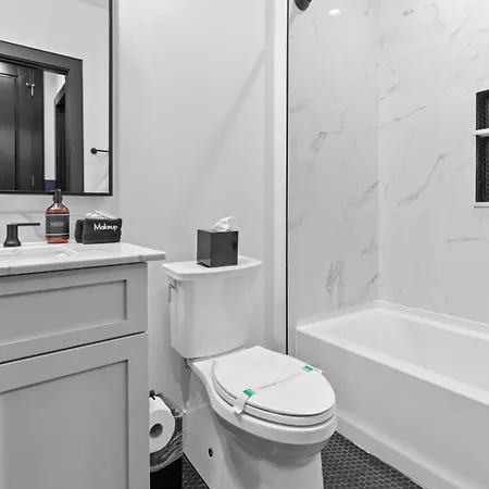 Hotel Steps From Dome Spacious 2 Br2ba Wqueen Sleeper Sofa Perfect For Up To 6 Guests Amenities Galore New Orleans