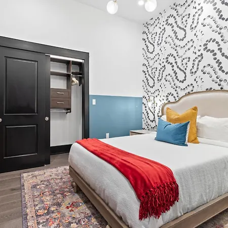 Steps From Dome Spacious 2 Br2ba Wqueen Sleeper Sofa Perfect For Up To 6 Guests Amenities Galore Hotel