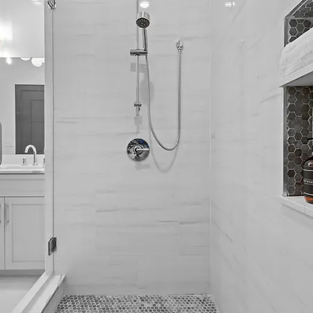 Near French Quarter - Stylish With Rooftop Amenities Hotel *
