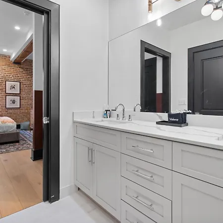 Near French Quarter - Stylish With Rooftop Amenities *