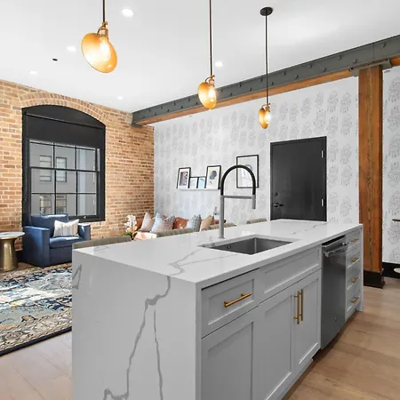 Near French Quarter - Stylish With Rooftop Amenities
