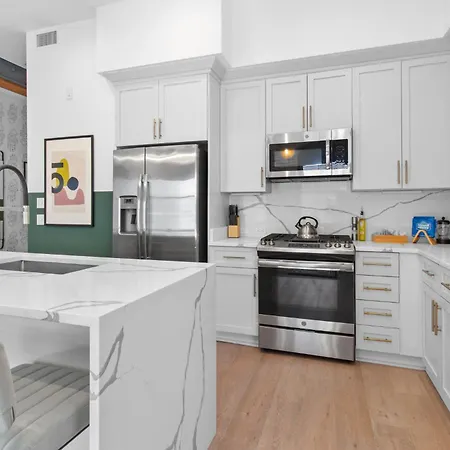 Near French Quarter - Stylish With Rooftop Amenities Hotel *
