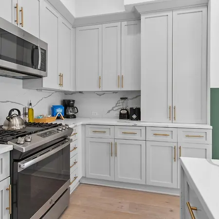 Near French Quarter - Stylish With Rooftop Amenities Hotel