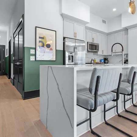 Near French Quarter - Stylish With Rooftop Amenities * New Orleans