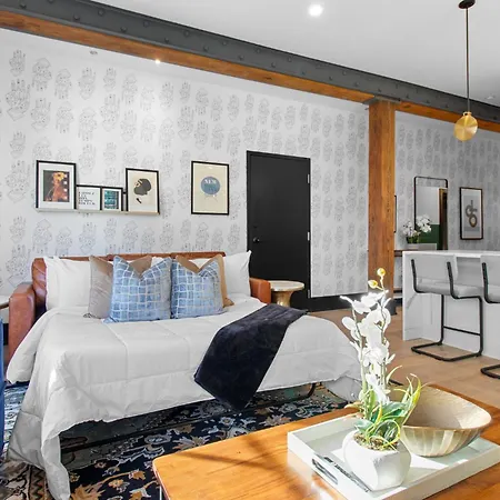 Near French Quarter - Stylish With Rooftop Amenities