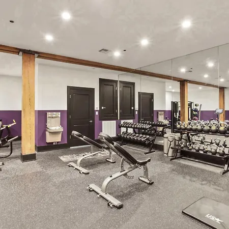 Near French Quarter - Stylish With Rooftop Amenities Hotel New Orleans