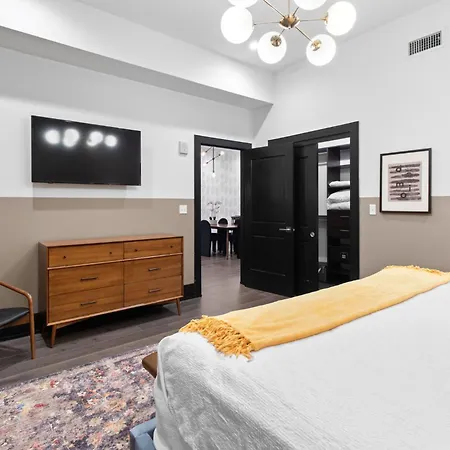 Spacious Downtown 2br With Sleeper Sofa Gym Pool Gameroom Near Parade Route And Superdome Hotel New Orleans