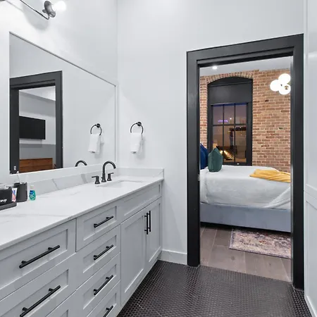 Hotel Spacious Downtown 2br With Sleeper Sofa Gym Pool Gameroom Near Parade Route And Superdome *