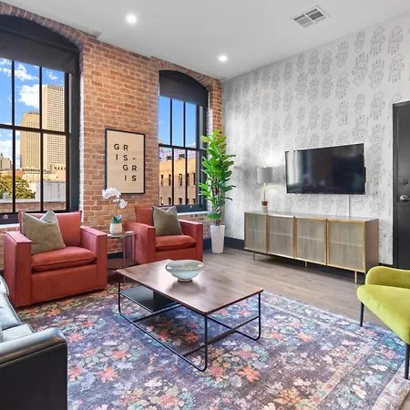 Spacious Downtown 2br With Sleeper Sofa Gym Pool Gameroom Near Parade Route And Superdome New Orleans