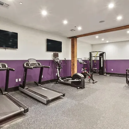 Spacious Downtown 2br With Sleeper Sofa Gym Pool Gameroom Near Parade Route And Superdome * New Orleans