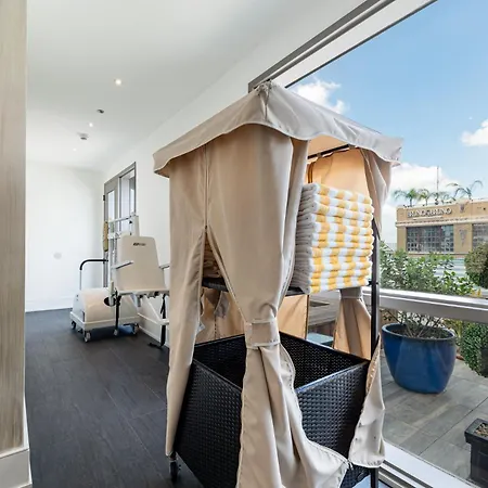 Spacious Downtown 2br With Sleeper Sofa Gym Pool Gameroom Near Parade Route And Superdome Hotel
