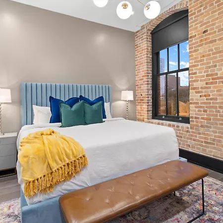 Hotel Spacious Downtown 2br With Sleeper Sofa Gym Pool Gameroom Near Parade Route And Superdome
