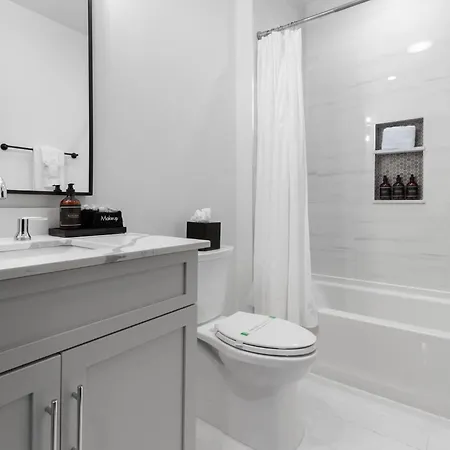 Hotel Downtown Close To Superdome With Rooftop Pool Gym New Orleans