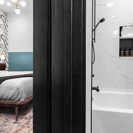 Exposed Bricks Cypress Beams - Luxury Near French Quarter Hotel *
