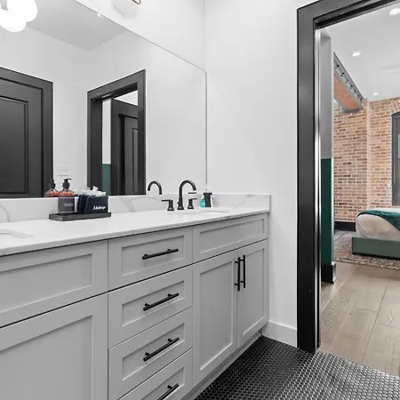 Hotel Exposed Bricks Cypress Beams - Luxury Near French Quarter *