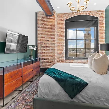 Exposed Bricks Cypress Beams - Luxury Near French Quarter New Orleans