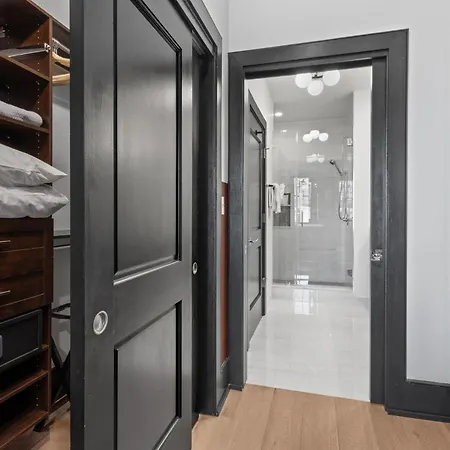 Downtown 2br With Queen Sleeper Sofa Rooftop Pool Gym Game Near Superdome And Parade Route Hotel New Orleans