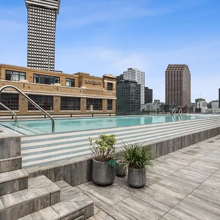 Downtown 2br With Queen Sleeper Sofa Rooftop Pool Gym Game Near Superdome And Parade Route Hotel New Orleans