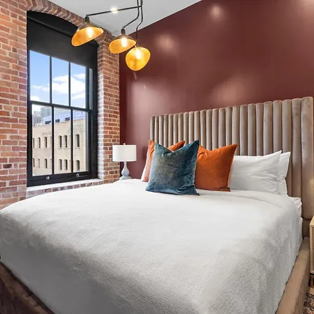 Downtown 2br With Queen Sleeper Sofa Rooftop Pool Gym Game Near Superdome And Parade Route *