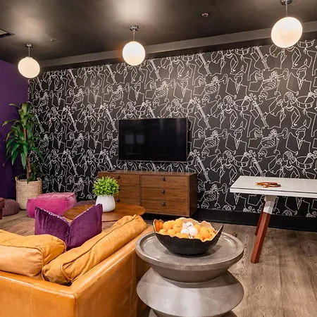 Downtown 4bd4ba With 2 Queen Sleeper Sofas Connecting Unit Perfect For Groups Hotel *