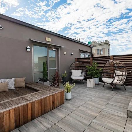 Downtown 4bd4ba With 2 Queen Sleeper Sofas Connecting Unit Perfect For Groups Hotel New Orleans