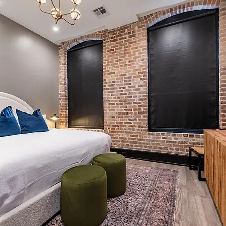 Downtown 4bd4ba With 2 Queen Sleeper Sofas Connecting Unit Perfect For Groups Hotel *