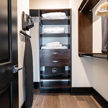 Downtown 4bd4ba With 2 Queen Sleeper Sofas Connecting Unit Perfect For Groups *