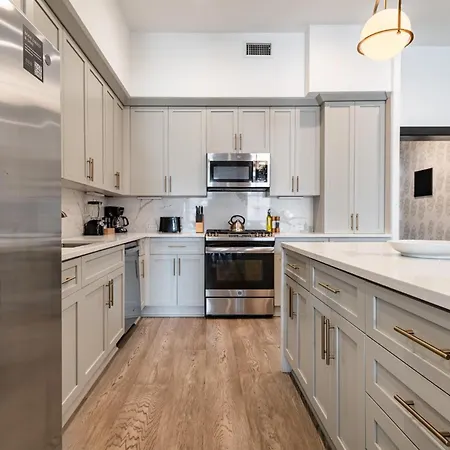 Downtown 4bd4ba With 2 Queen Sleeper Sofas Connecting Unit Perfect For Groups Hotel *