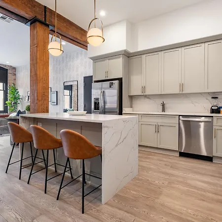 Downtown 4bd4ba With 2 Queen Sleeper Sofas Connecting Unit Perfect For Groups Hotel New Orleans