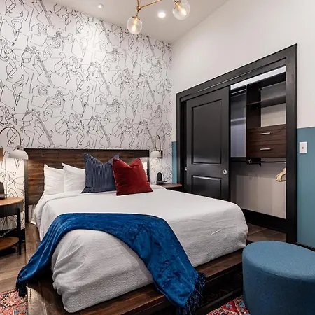 Downtown 4bd4ba With 2 Queen Sleeper Sofas Connecting Unit Perfect For Groups Hotel