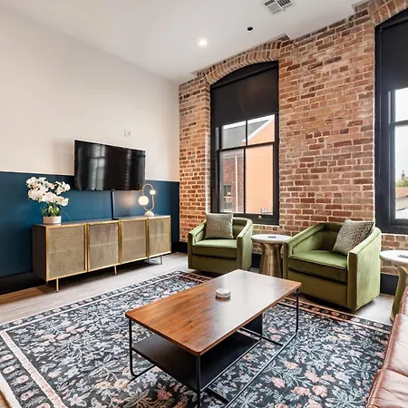 Downtown 4bd4ba With 2 Queen Sleeper Sofas Connecting Unit Perfect For Groups Hotel New Orleans