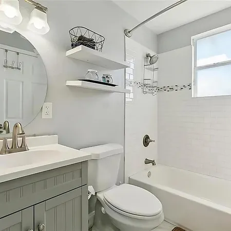 Chic Broadmoor W Kitchen * New Orleans