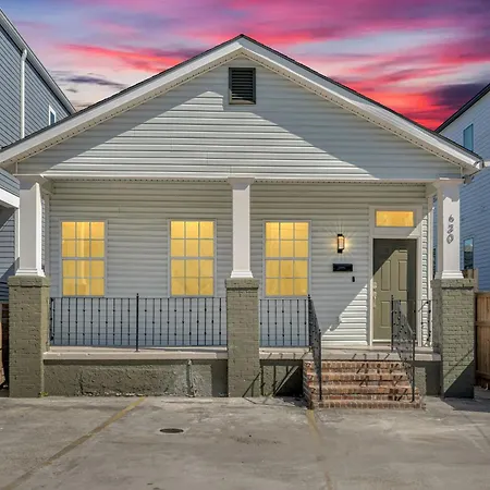 Fire Pit Backyard & Chef's Kitchen Near Superdome Holiday home New Orleans
