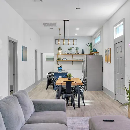 Fire Pit Backyard & Chef's Kitchen Near Superdome Holiday home *