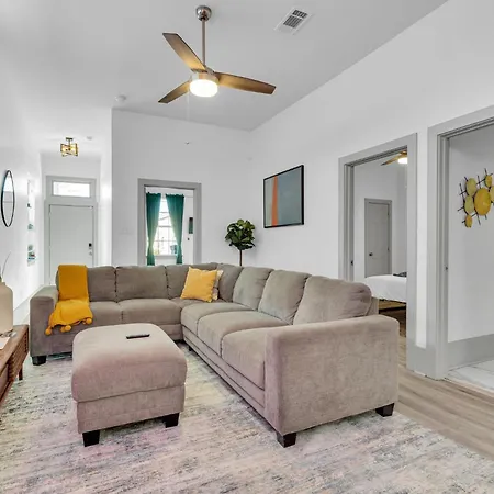 Fire Pit Backyard & Chef's Kitchen Near Superdome *