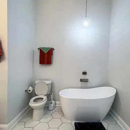 Entire House Minutes From French Qtrbourbon St * New Orleans
