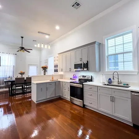 Holiday home Entire House Minutes From French Qtrbourbon St