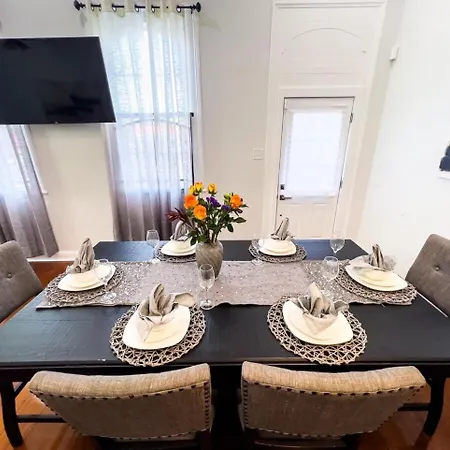 Holiday home Entire House Minutes From French Qtrbourbon St *