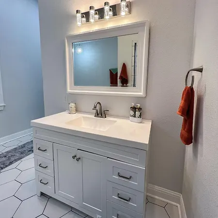 Entire House Minutes From French Qtrbourbon St Holiday home New Orleans