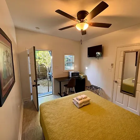 Charming Under Oak Tree 2 Mins Walk To Magazine Quiet Neighborhood New Orleans